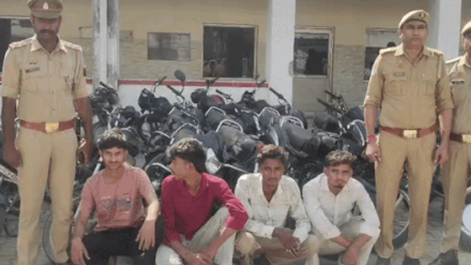 खंडहर में छिपाते थे चोरी की बाइक, 17 बरामद: अंतर्जनपदीय वाहन चोर गिरोह का पर्दाफाश, खतौली और देवबंद के वाहन