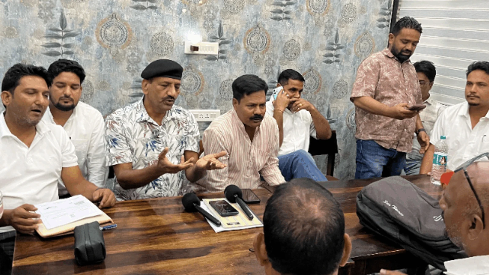 क्रिकेट खिलाड़ियों के ट्रायल और आगे बढ़ाने पर बनी रणनीति: जिला स्टेडियम में टर्फ विकेट और क्रिकेट नेट लगाने
