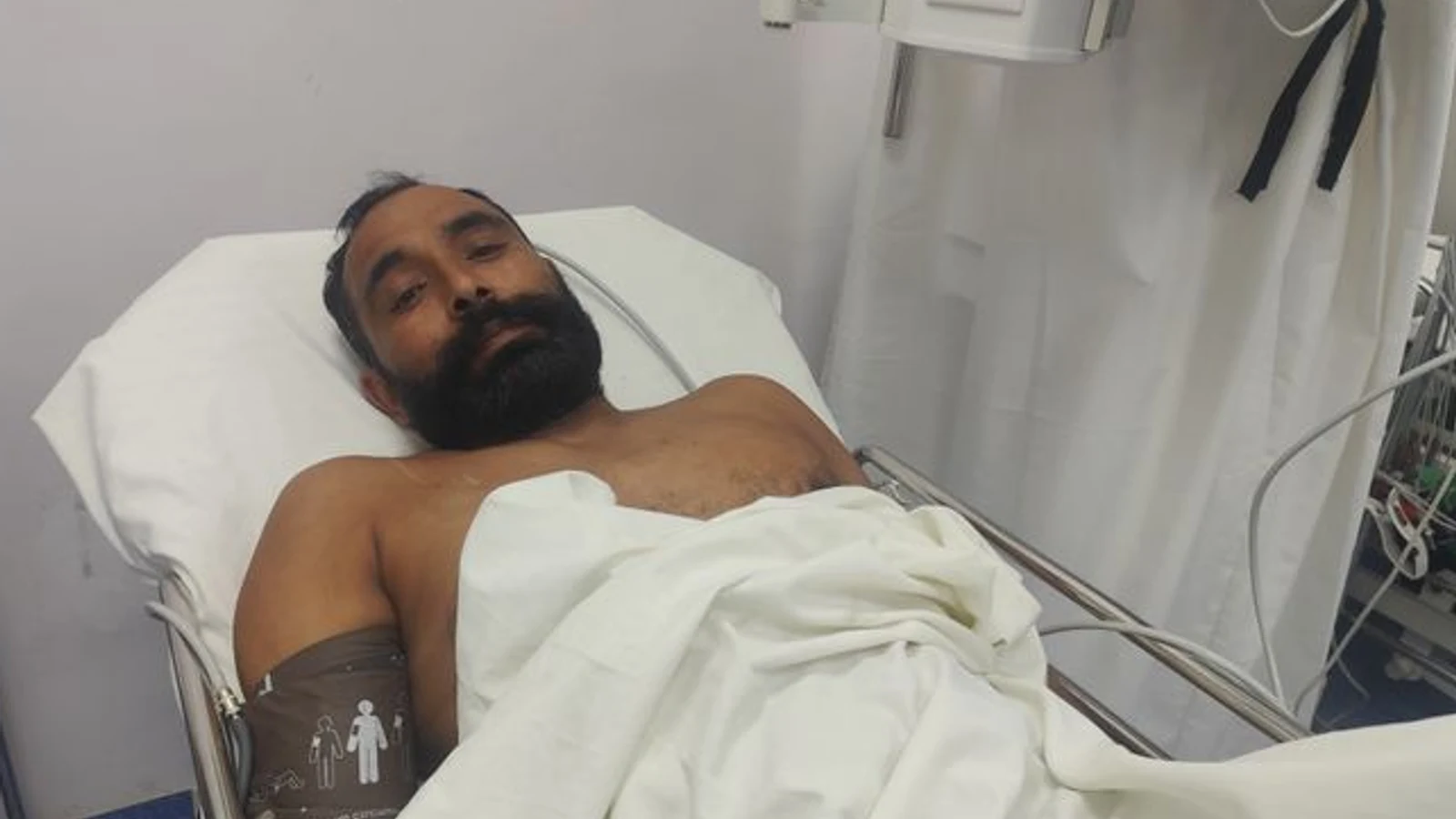 गाजियाबाद में घर में घुसकर युवक को मारी दो गोलियां: निवाड़ी के दबाना गांव में युवक ने हमलावर से पिस्तौल छीन