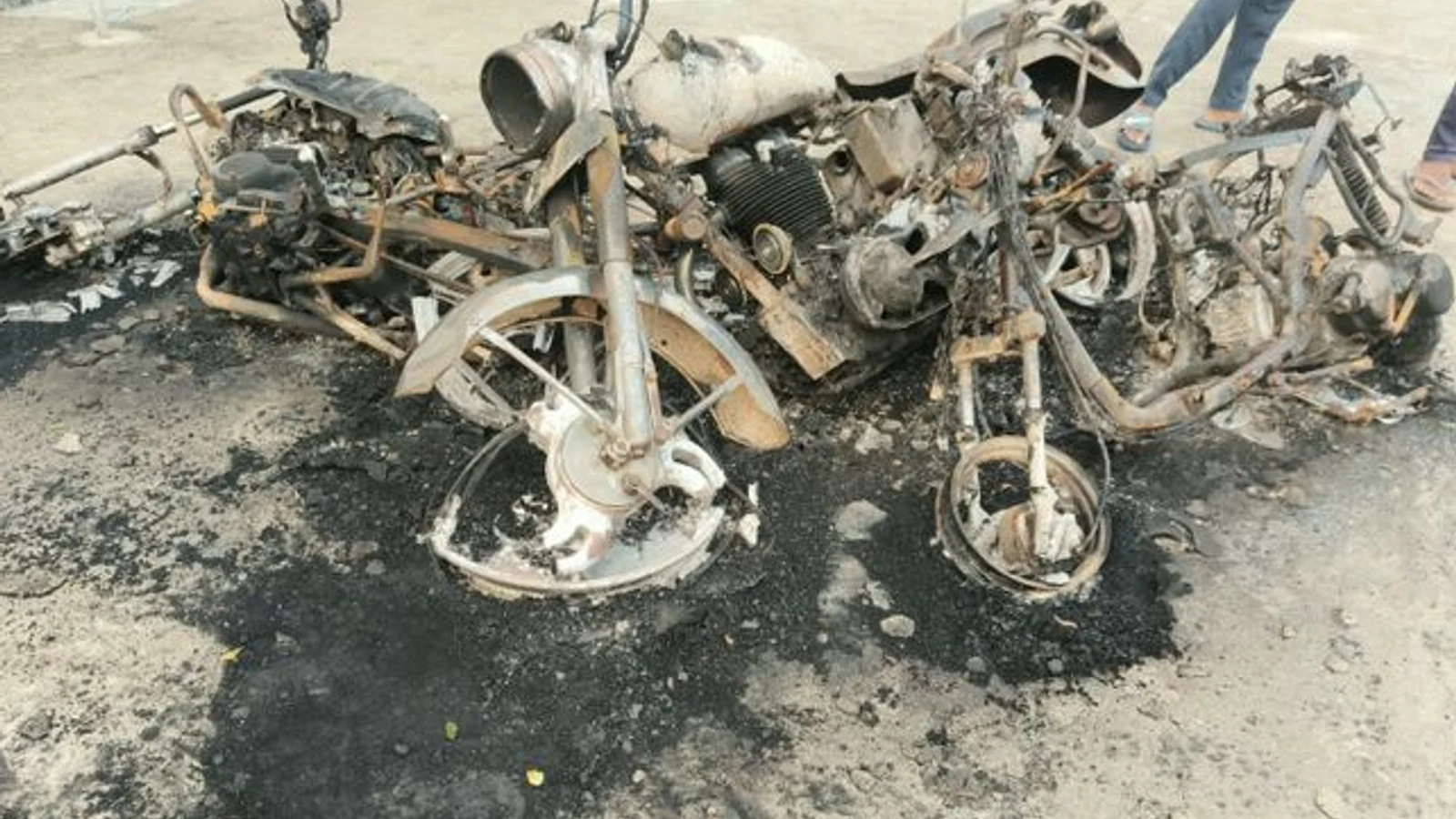 द न्यूज़ 100 डेस्क: सीवान में फायरिंग के बाद युवक को चाकू मारा से जुड़ा समाचार चित्र