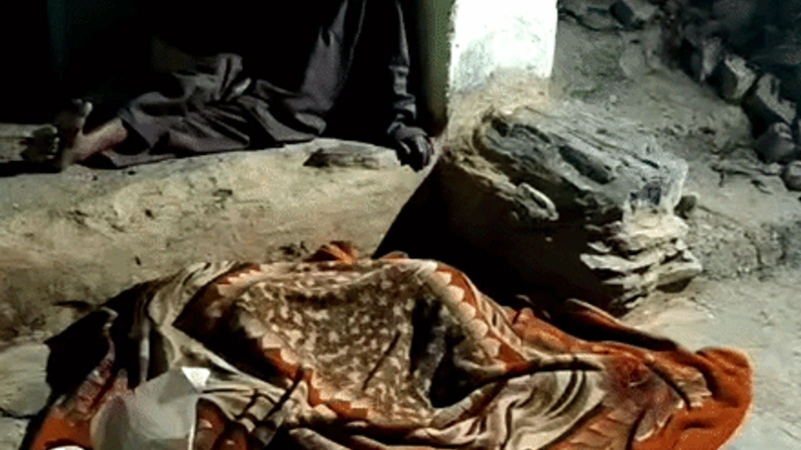 देहरादून के कालसी में पति ने की पत्नी की हत्या: गृह क्लेश में पाठल से गला रेतकर हुआ फरार, 5 साल पहले हुई थी