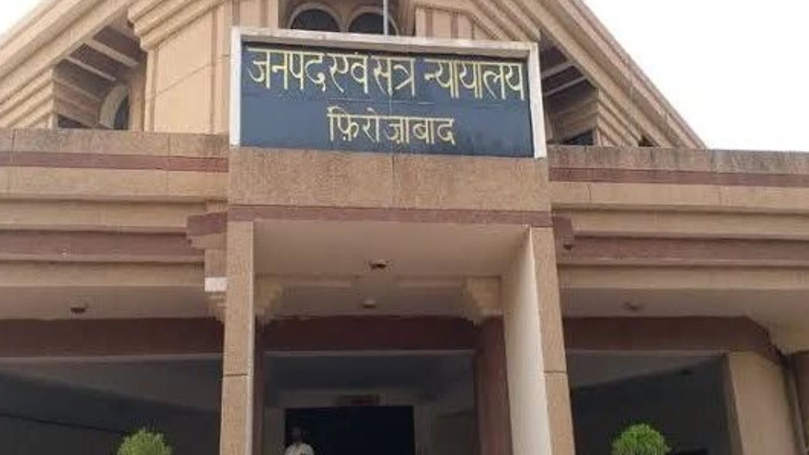 द न्यूज़ 100 डेस्क: महिला को पेट्रोल डालकर जिंदा जलाने वाले देवर से जुड़ा समाचार चित्र