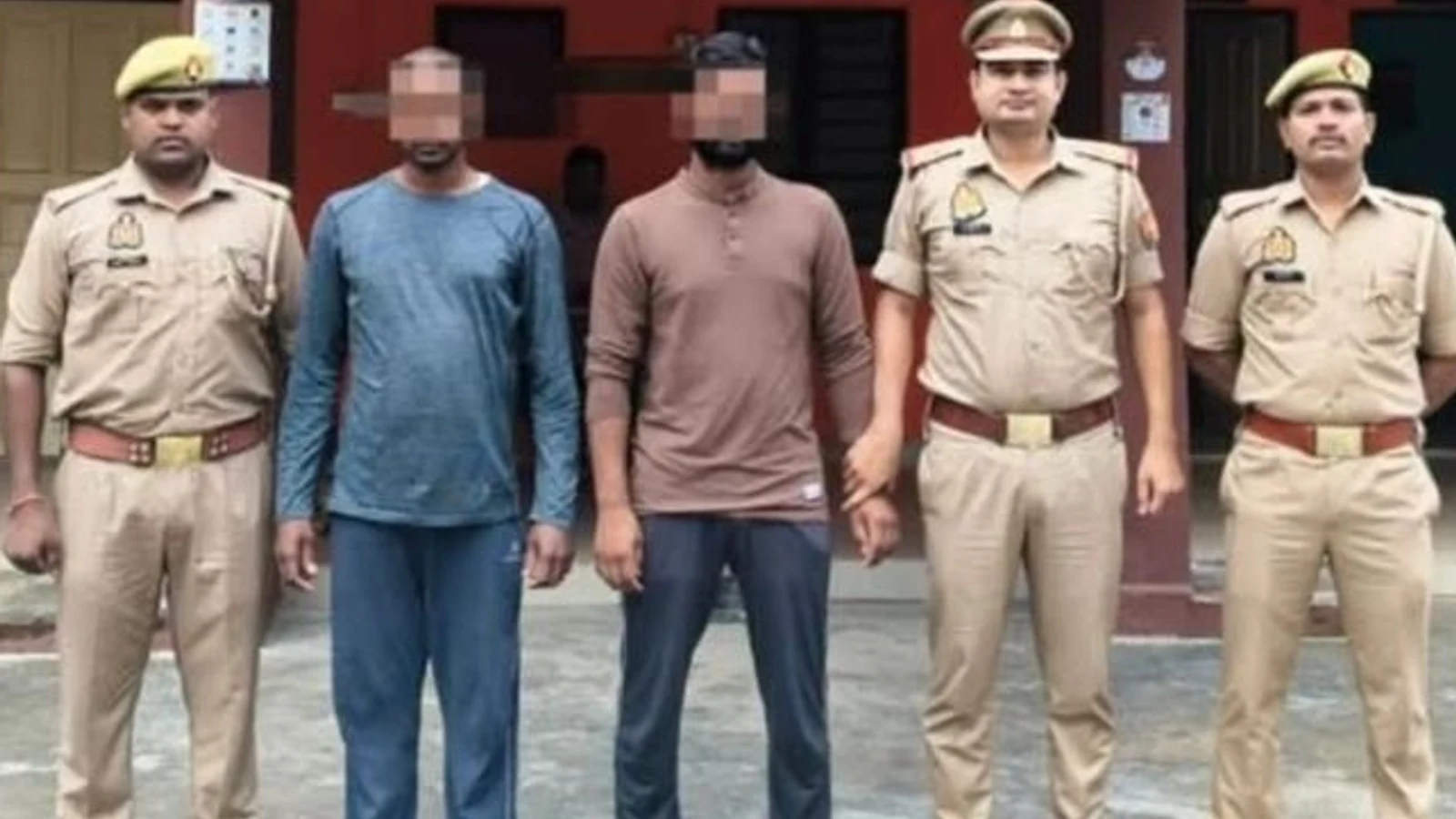 द न्यूज़ 100 डेस्क: दुष्कर्म और पॉक्सो एक्ट के दो वांछित आरोपी गिरफ्तार से जुड़ा समाचार चित्र