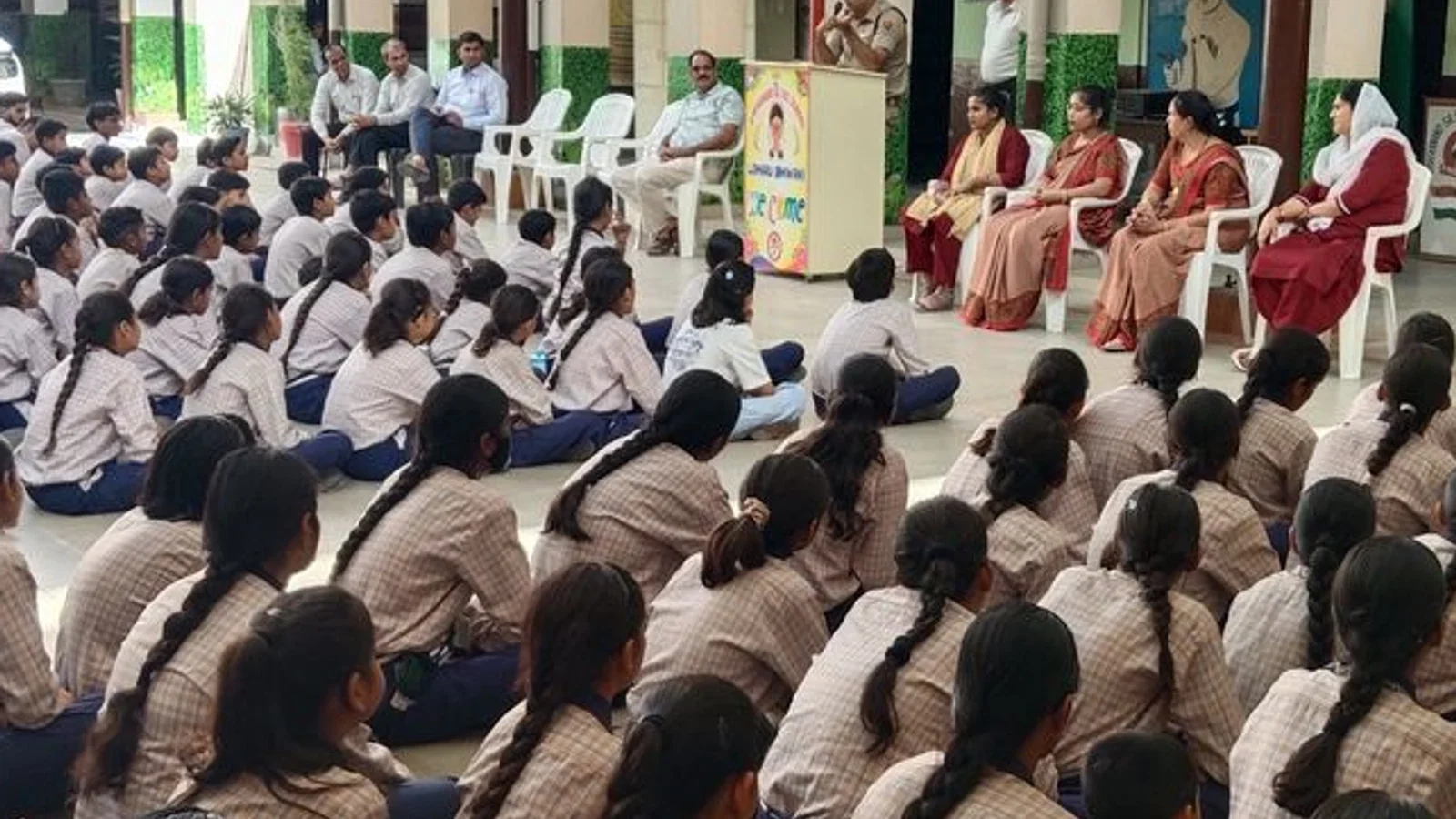 द न्यूज़ 100 डेस्क: लोहारू में साइबर अपराध, नशे के खिलाफ जागरूकता अभियान से जुड़ा समाचार चित्र