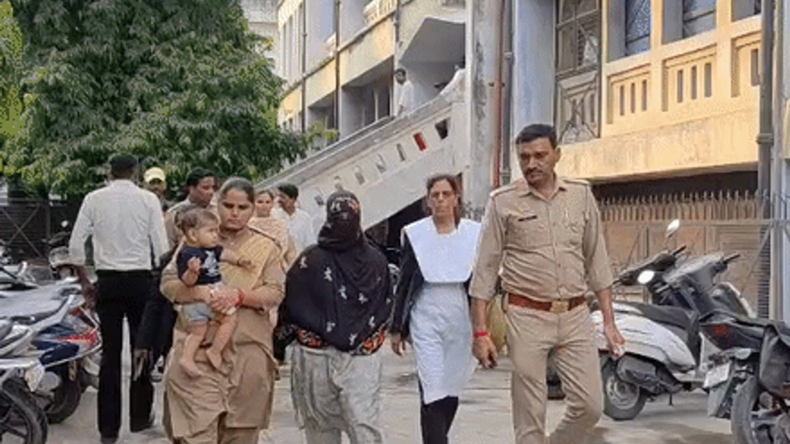 द न्यूज़ 100 डेस्क: नशीली गोलियां खिलाकर प्रेमी से करती थी बात से जुड़ा समाचार चित्र