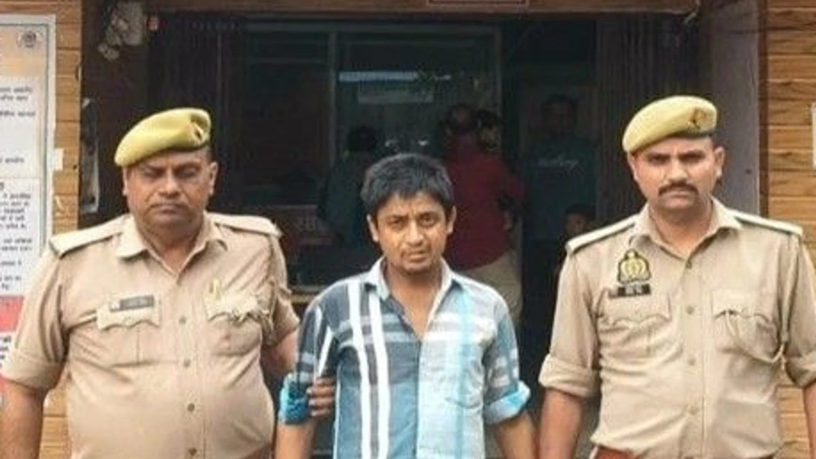 द न्यूज़ 100 डेस्क: मेरठ में अवैध गांजा के साथ एक आरोपी गिरफ्तार से जुड़ा समाचार चित्र