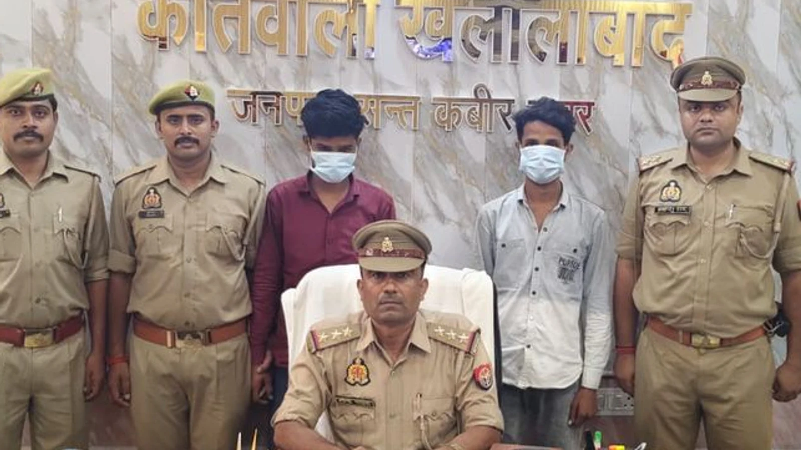 द न्यूज़ 100 डेस्क: संतकबीरनगर पुलिस ने दो चरस तस्करों को पकड़ा से जुड़ा समाचार चित्र