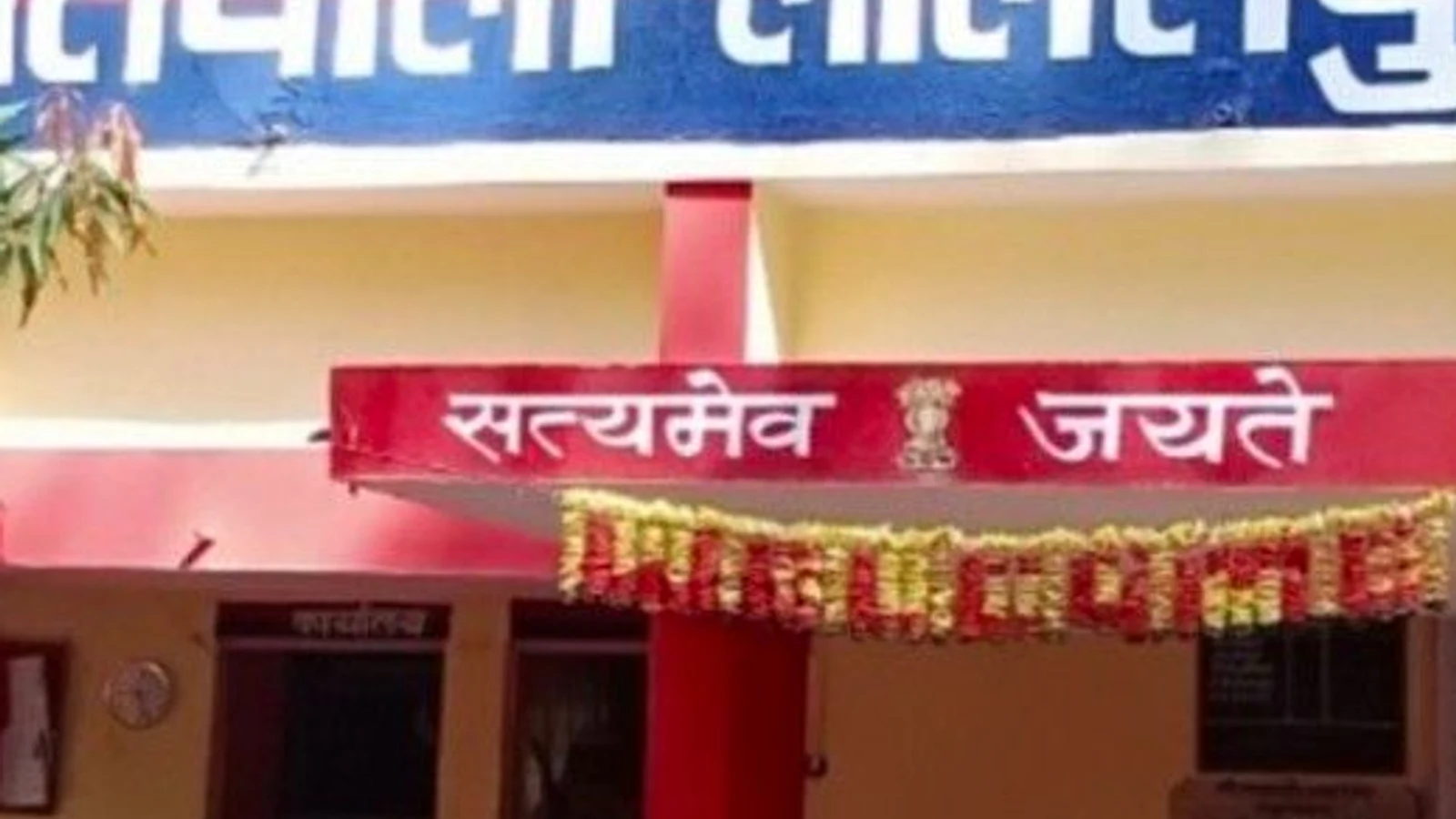 द न्यूज़ 100 डेस्क: ललितपुर में घर में घुसकर बच्चे पर चाकू से हमला से जुड़ा समाचार चित्र