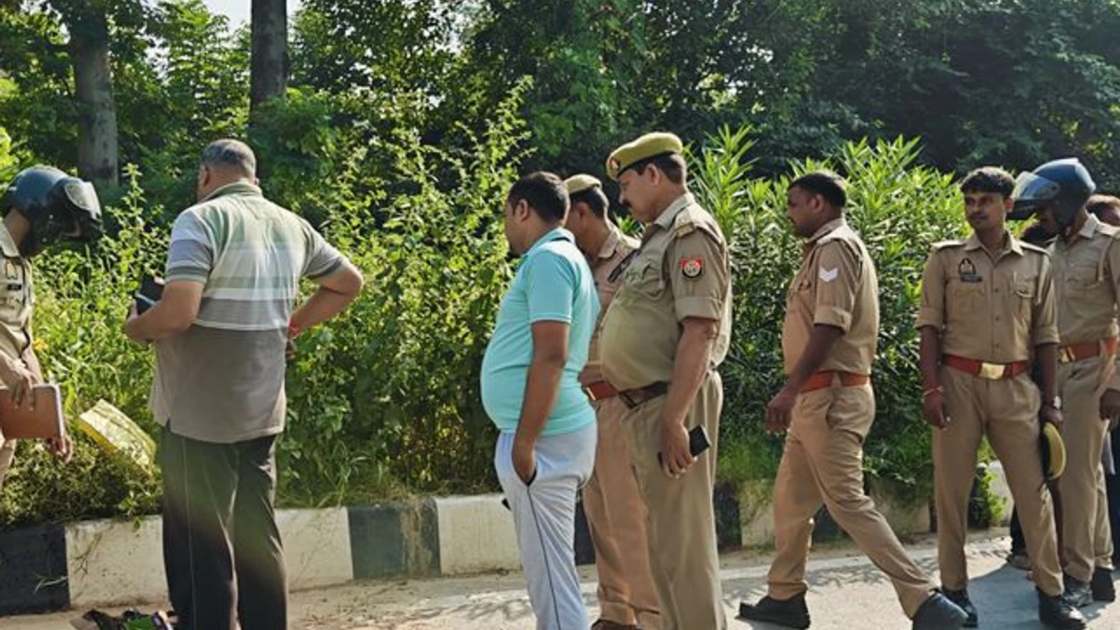 द न्यूज़ 100 डेस्क: स्कूल के सामने सिरिंज के डिब्बे में मिला भ्रूण से जुड़ा समाचार चित्र
