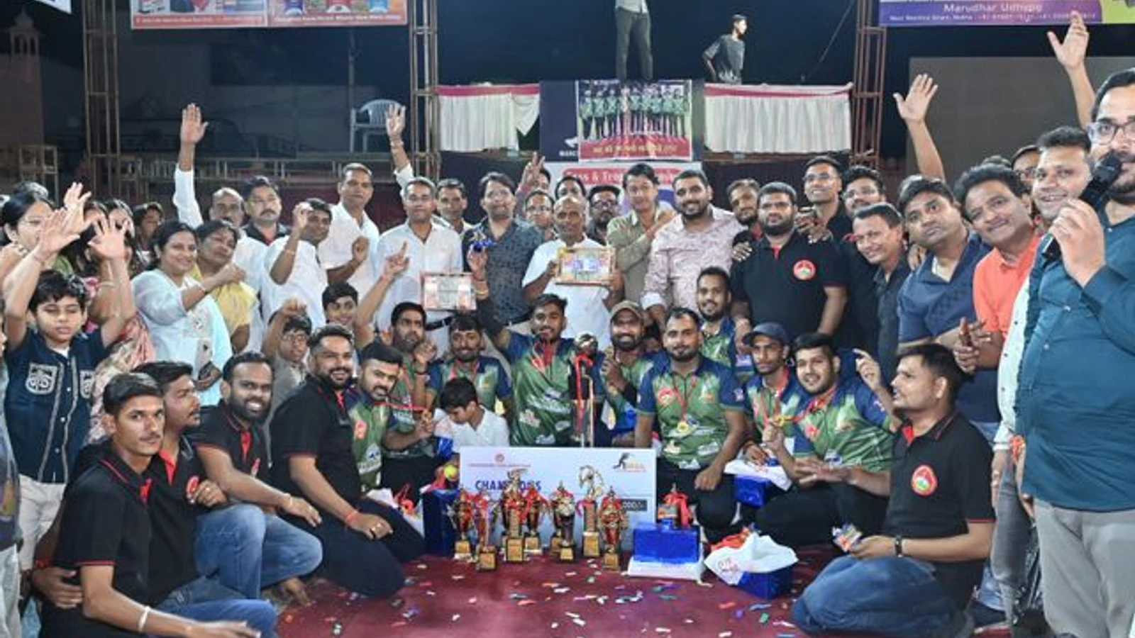 द न्यूज़ 100 डेस्क: जिला स्तरीय बॉक्स क्रिकेट प्रतियोगिता की चैंपियन बनी माहेश्वरी स्टार्स से जुड़ा समाचार चित्र