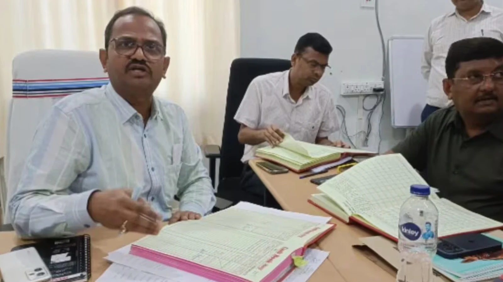 Bhagalpur News: फर्जी शिक्षिका की ID पर 98 लाख की गड़बड़ी! भागलपुर में आखिर क्या के संबंध में नया अपडेट? कंप्यूटर ऑपरेटर अरेस