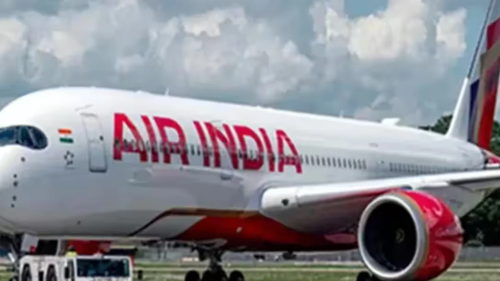Air India, AI Express hike fuel surcharge amid rising costs; Akasa Air reinstates levy पर बड़ी खबर व मुख्य बिंदु