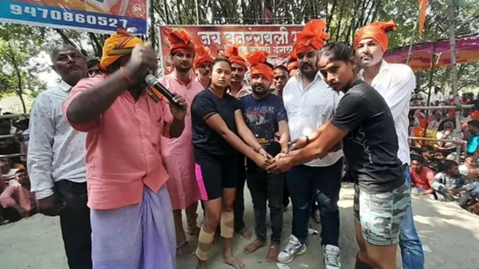 IN: विशेष रिपोर्ट: बिहार की बेबी पहलवान ने गोरखपुर की कविता को दी करारी पटखनी, पश्चिमी चंपारण में जीता दंगल