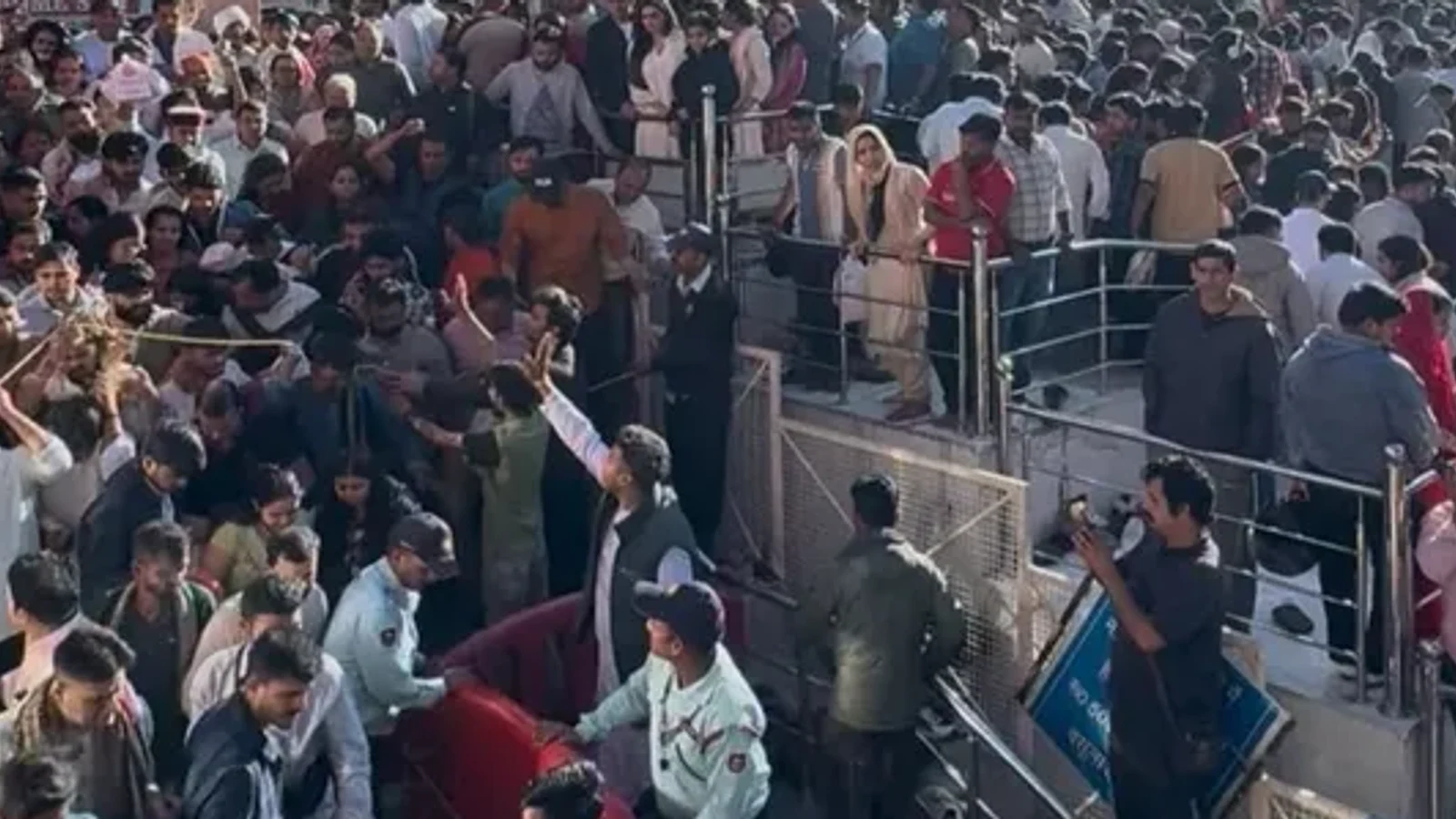 बदला ट्रैफिक प्लान: दो दिन भारी वाहनों पर रोक, टैक्सी और दोपहिया से नहीं जा पाएंगे Kainchi Dham