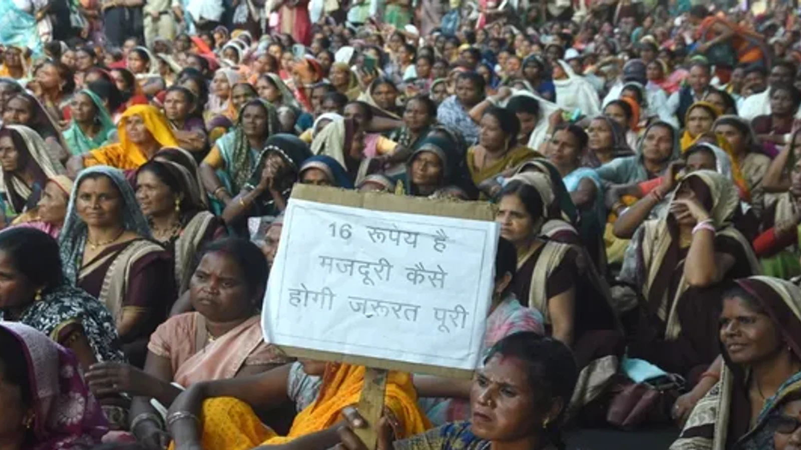 ‘लाड़ली बहनों’ को पैसा, रसोइया बहनों को 4 माह से मानदेय नहीं! शिवराज के बंगले पर दिया धरना, प्रदेशव्यापी चक्काजाम की चेतावनी