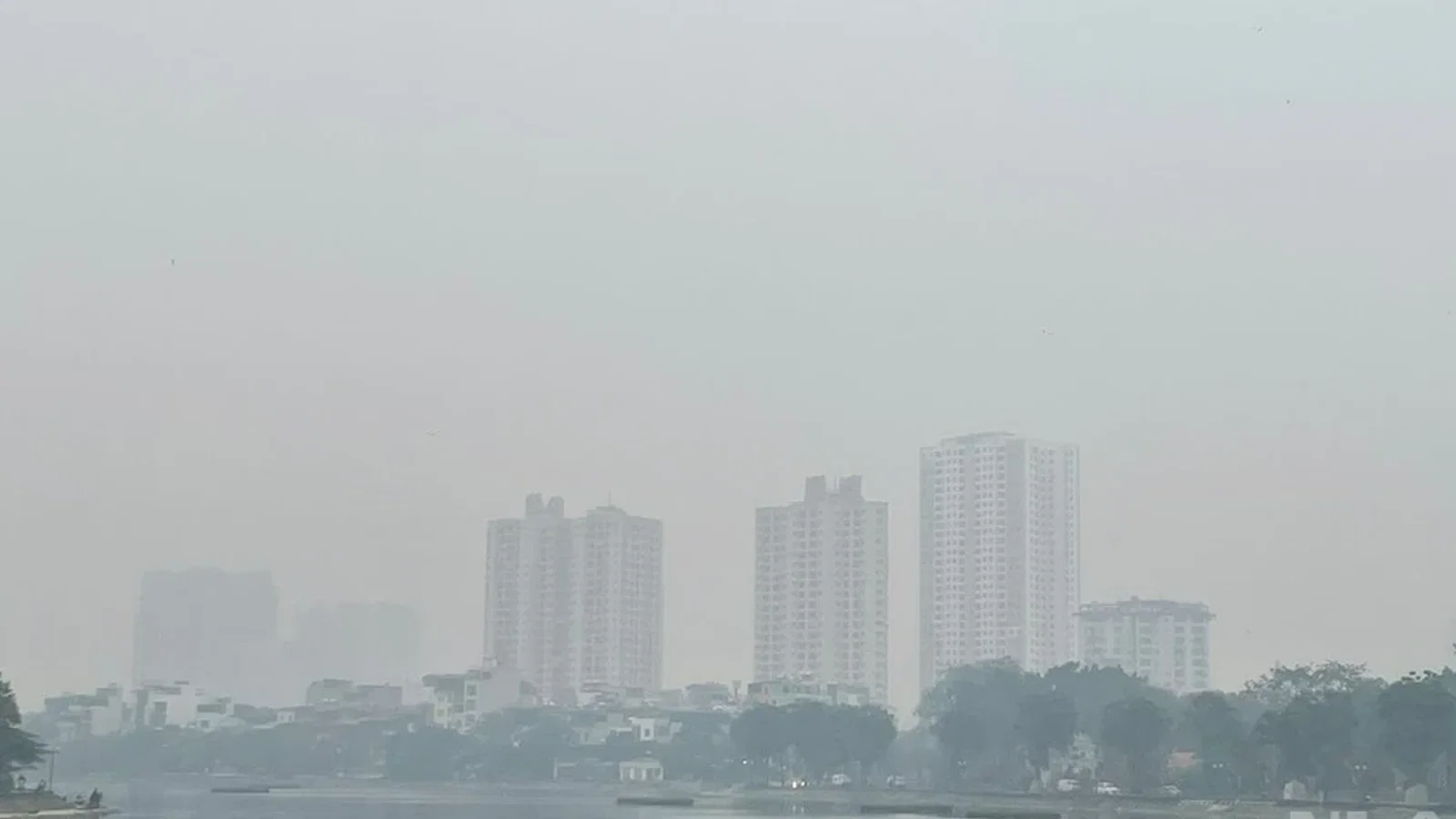 15 अक्टूबर के लिए मौसम का पूर्वानुमान: उत्तरी वियतनाम में सुबह धूप खिली रहेगी और हल्का कोहरा रहेगा; दक्षिणी वियतनाम में बारिश और गरज के साथ तूफान आने की संभावना है