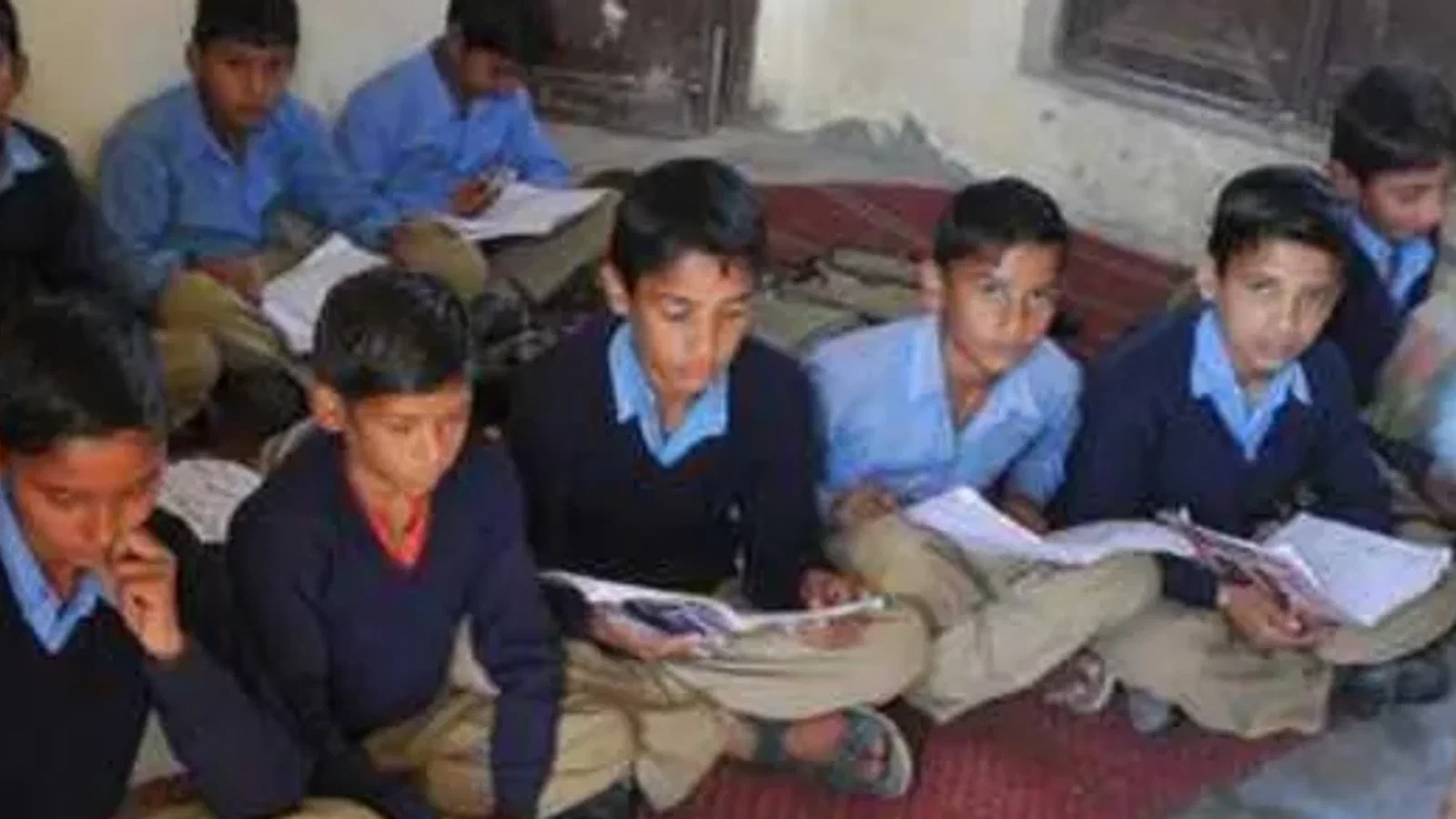 5वीं के 62% बच्चे दूसरी की किताब नहीं पढ़ पा रहे, जम्मू-कश्मीर में शिक्षा की चिंताजनक तस्वीर;8वीं में भी 40% पिछड़े