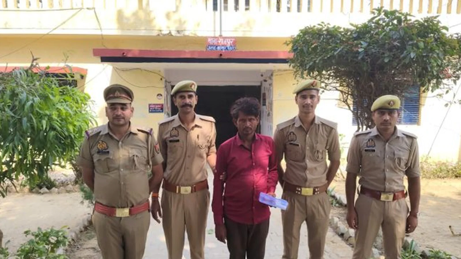 बैंक के बाहर बाइक की डिग्गी से एक लाख चोरी: कानपुर में शातिर चोर गिरफ्तार, 26, 400 रुपये बरामद; साथी की तलाश