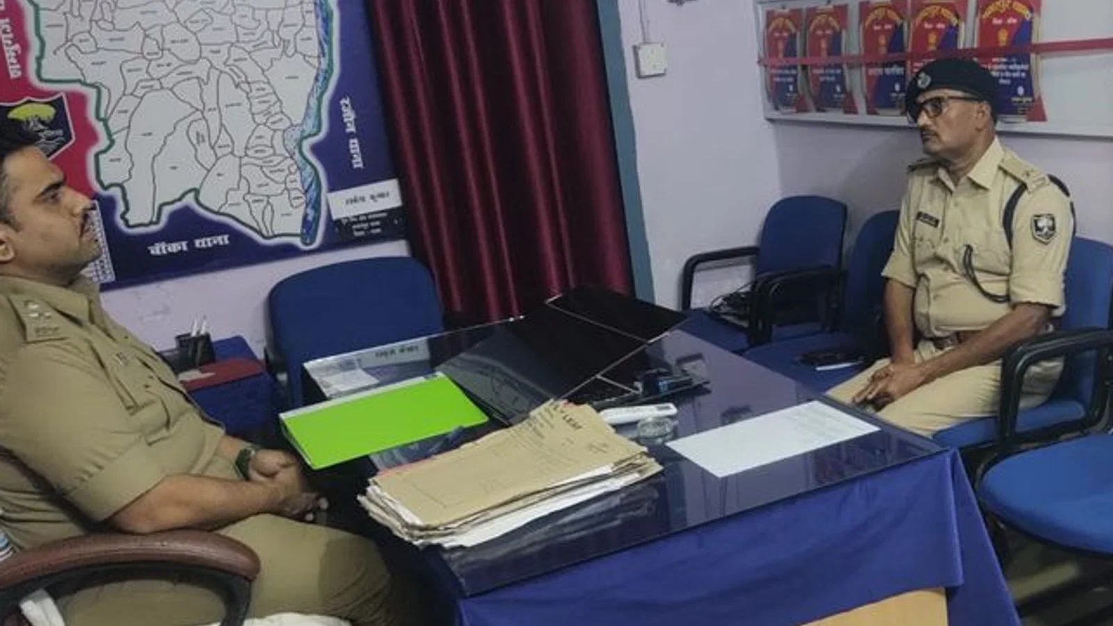 द न्यूज़ 100 डेस्क: बांका SP ने आदर्श अमरपुर थाना का सरप्राइज इंस्पेक्शन किया से जुड़ा समाचार चित्र