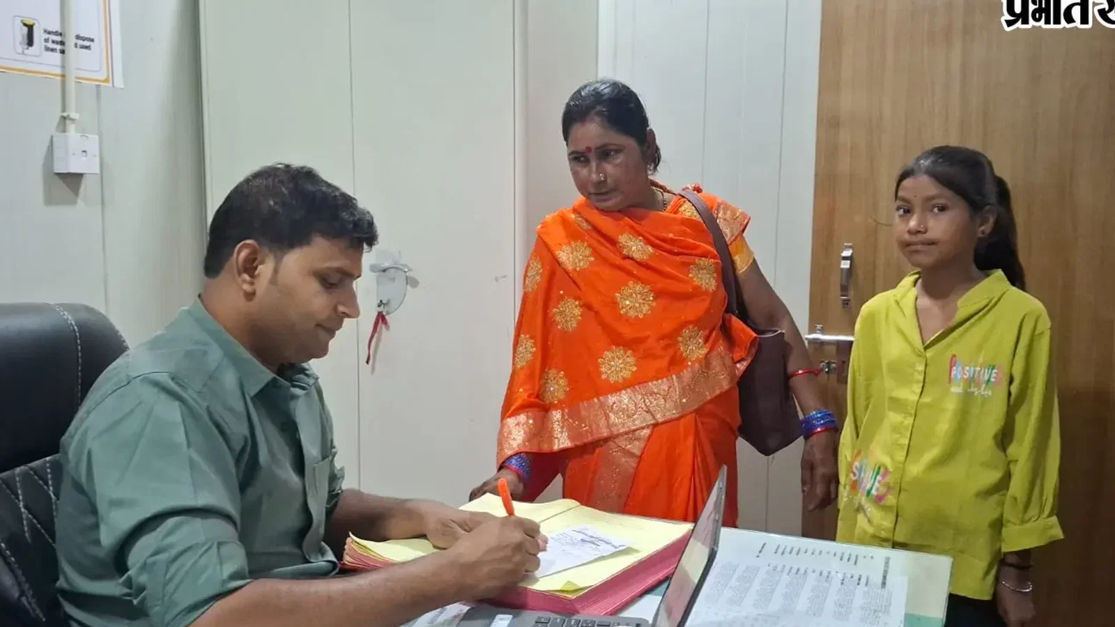 बदलते मौसम से बिगड़ी सेहत, अस्पताल में मरीजों की भीड़