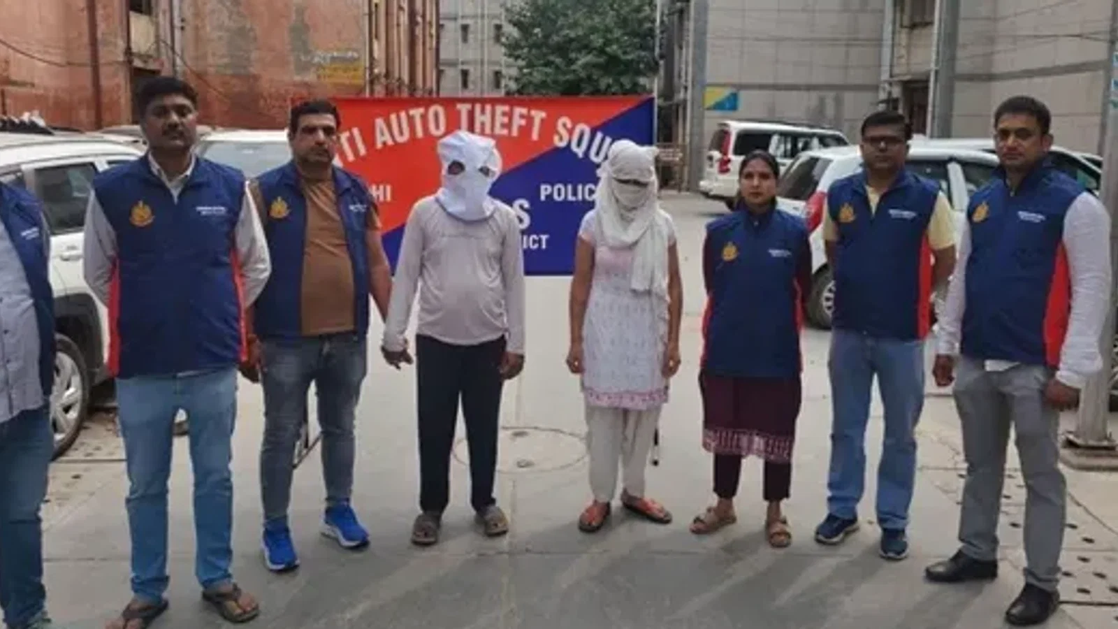 द न्यूज़ 100 डेस्क: बेड के अंदर छिपा रखा था 54 Kg गांजा, दिल्ली पुलिस ने बड़े नेटवर्क का भंडाफोड़ कर दबोचे दो तस्कर से जुड़ा समाचार चित्र