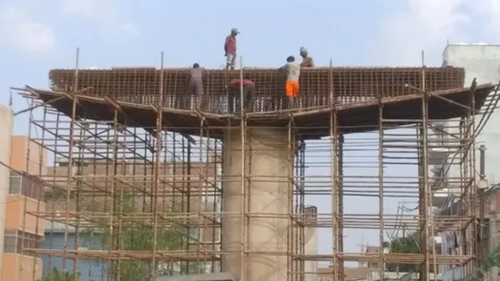 भागलपुर में 125 करोड़ के ROB निर्माण में अड़ंगा! जगह की कमी से अटके पिलर, घरों से सट रहे हैमरहेड; लेट हो सकता है प्रोजेक्ट