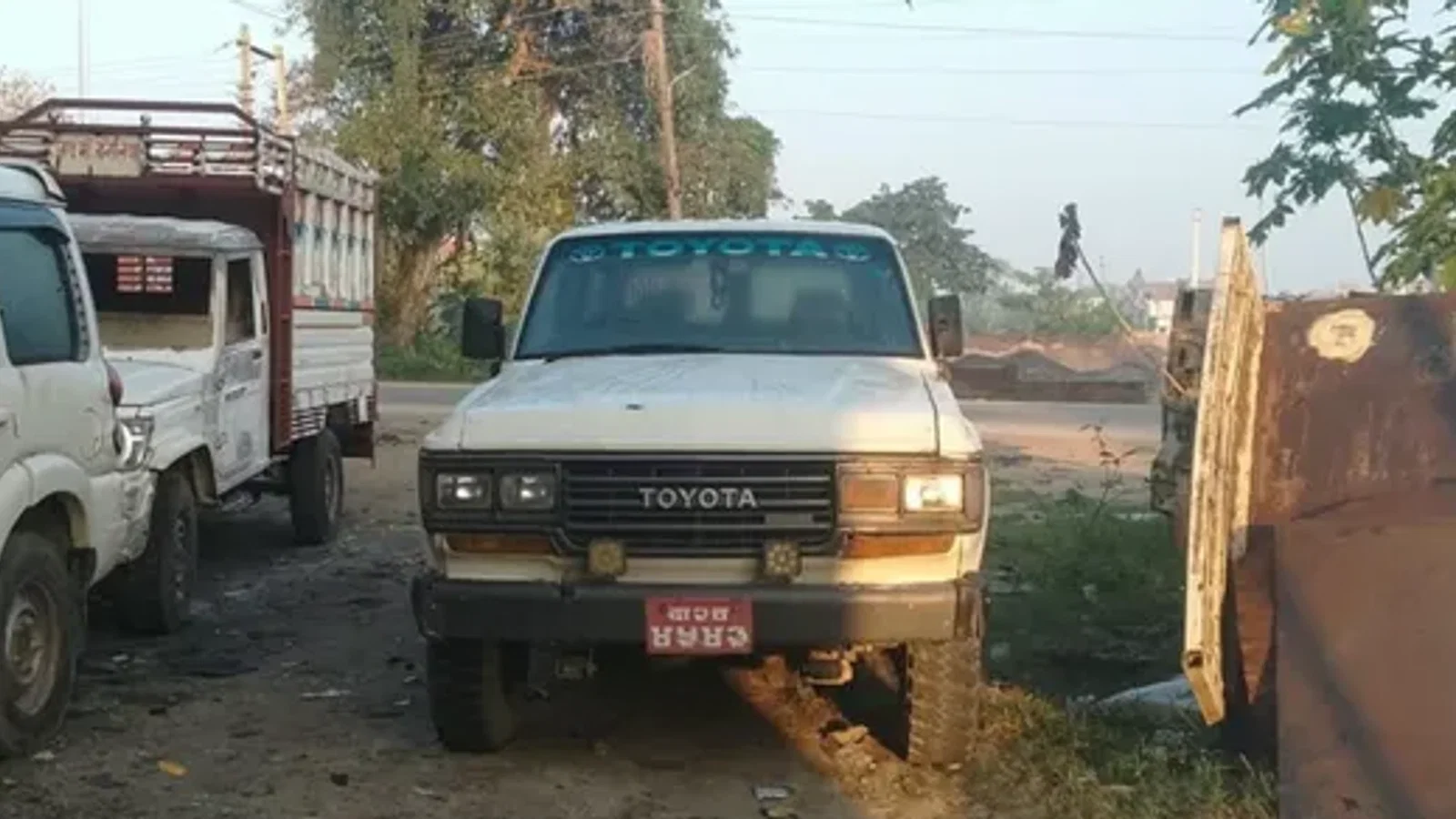 द न्यूज़ 100 डेस्क: भारतीय सीमा पर नेपाली गाड़ियों की पार्किंग शक के घेरे में, यूपी पुलिस ने शुरू की जांच से जुड़ा समाचार चित्र