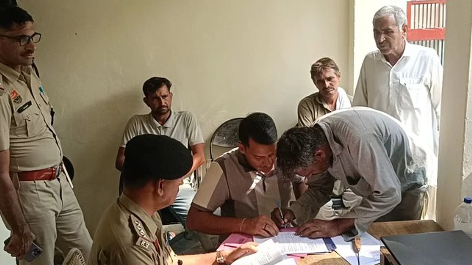 भिवानी में 2 बेटियों के पिता की संदिग्ध मौत: परिवार ने पत्नी पर लगाए हत्या के आरोप, जांच में जुटी पुलिस