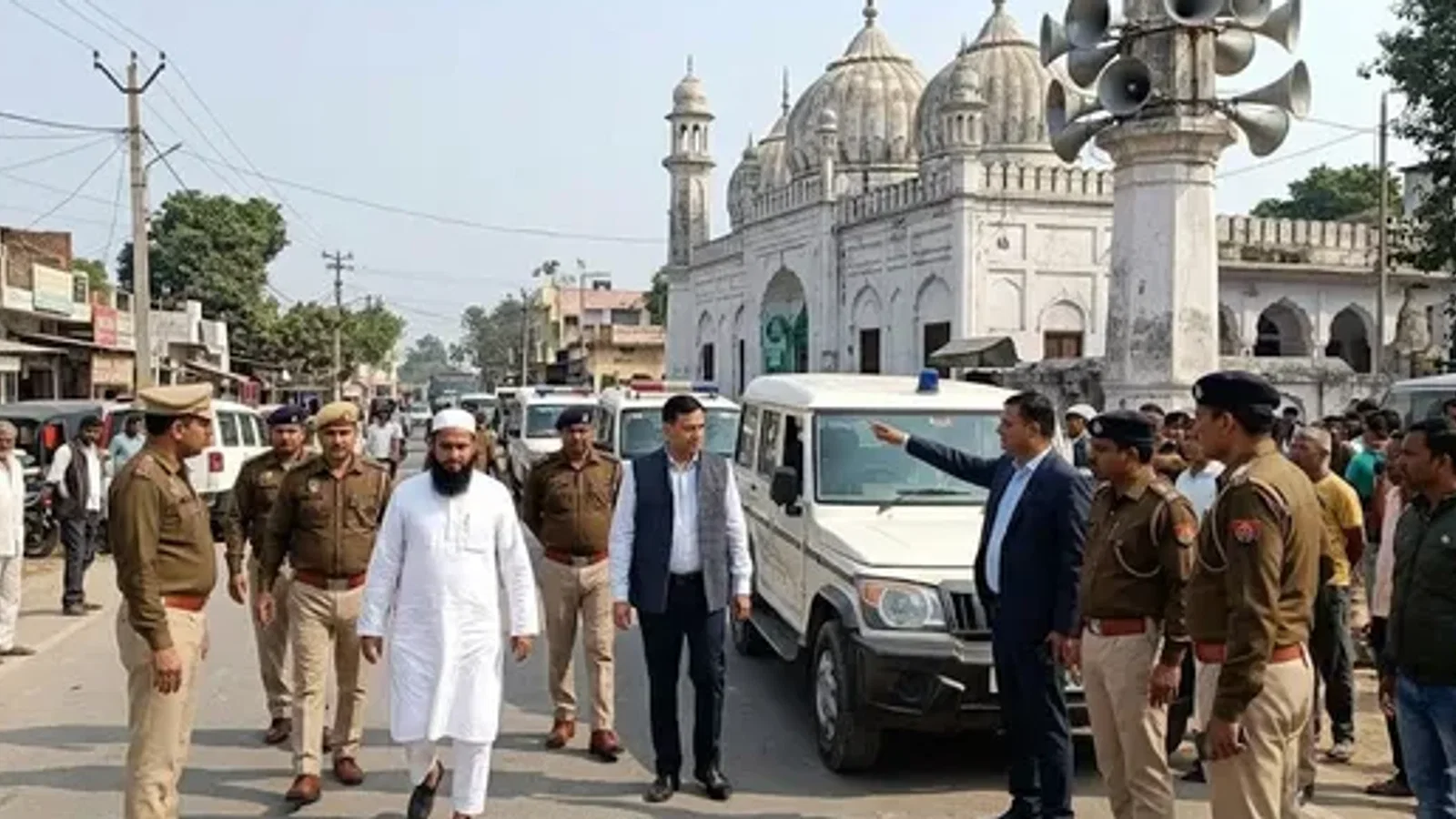 बिजनौर में मस्जिद पर हाई वॉल्यूम में लाउडस्पीकर बजाने पर मौलवी को भेजा जेल, DM-SP ने तेज आवाज सुनने के बाद लिया एक्शन