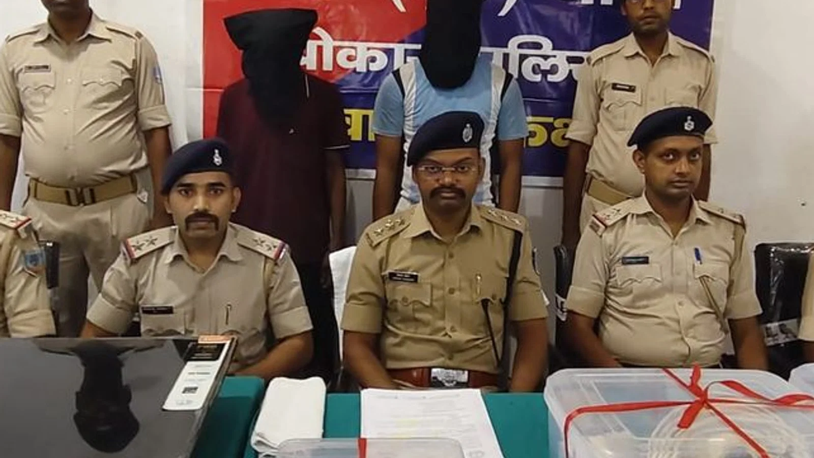 बोकारो में चोरी के 14 CCTV और LCD TV बरामद: दो चोर गिरफ्तार, एक आरोपी पहले से जेल में बंद; दो वारदात