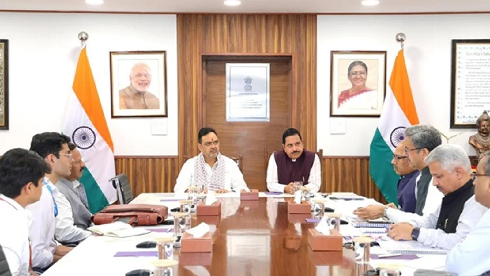 द न्यूज़ 100 डेस्क: मुख्यमंत्री भजनलाल शर्मा ने केन्द्रीय शिक्षा मंत्री जोशी और जल शक्ति मंत्री सी आर पाटिल से की मुलाकात से जुड़ा समाचार चित्र