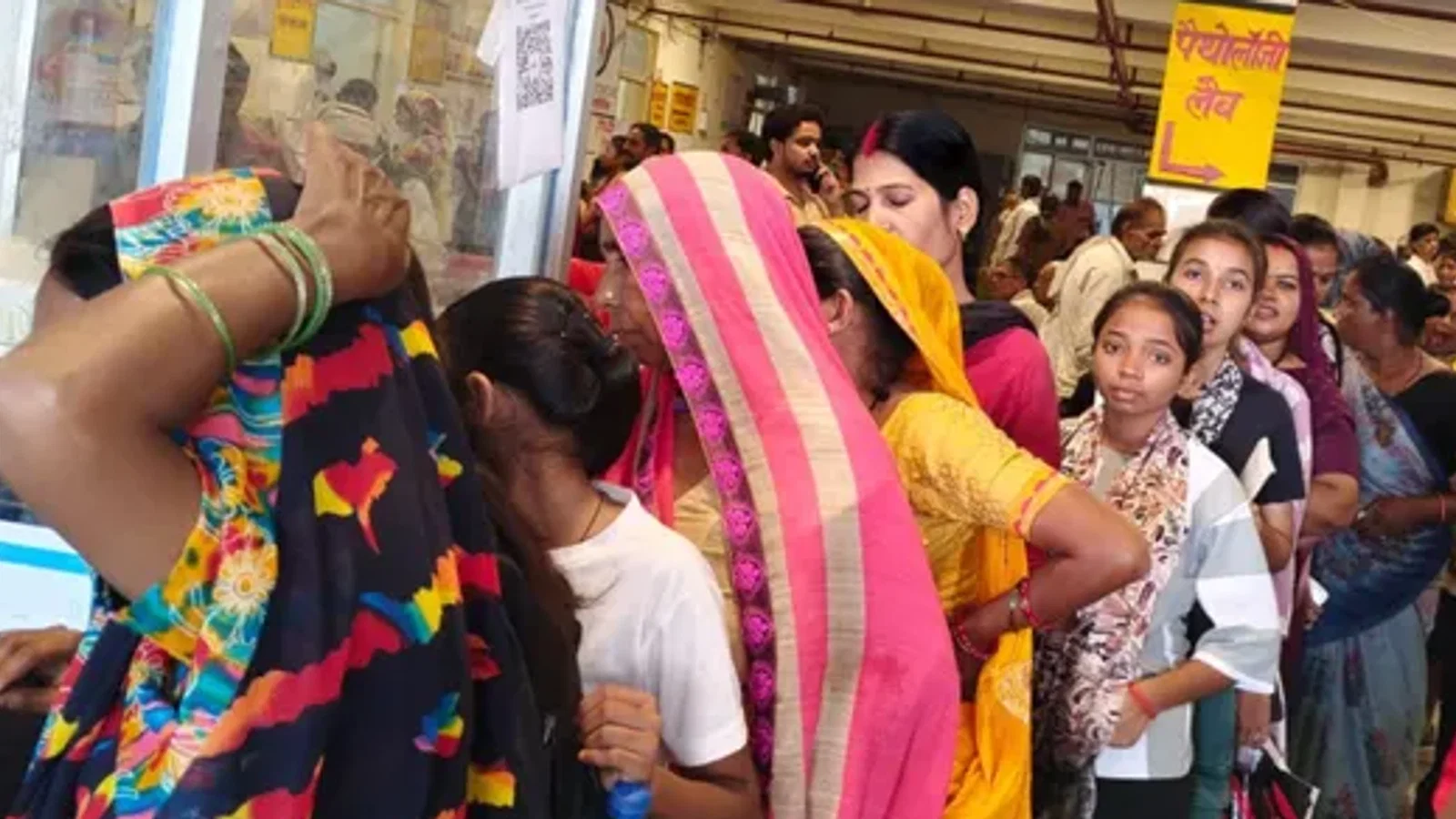 चित्रकूट: ओपीडी में 1200 मरीज पहुंचे, वायरल बुखार और डेंगू के बढ़ते केस पर अस्पताल प्रशासन अलर्ट