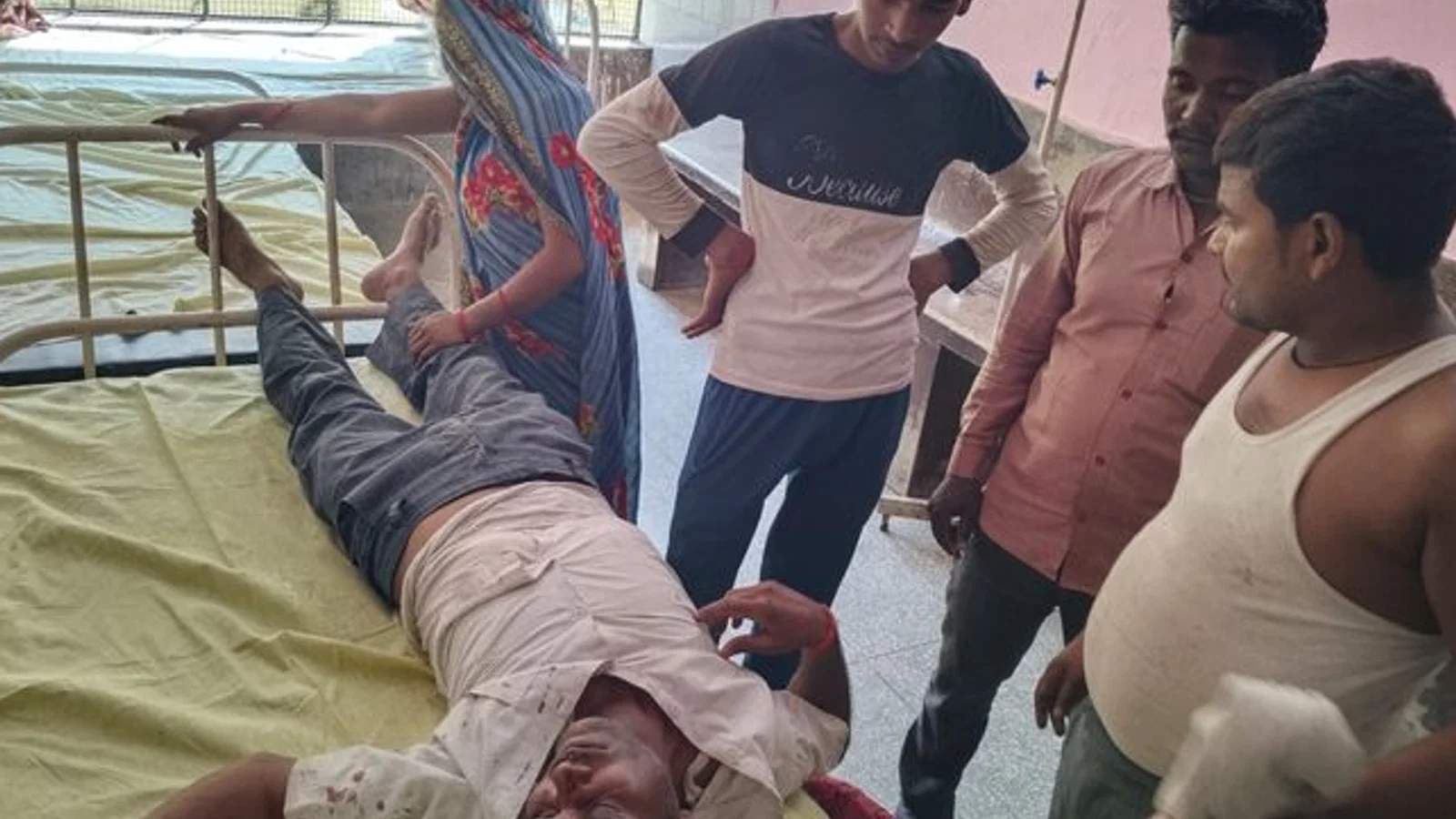 गाली का विरोध करने पर युवक पर ईंट से हमला: शाहजहांपुर के बजेड़ा मके संबंध में नया अपडेटडांडी गांव में सिर फटा, 112 पुलिस ने घा