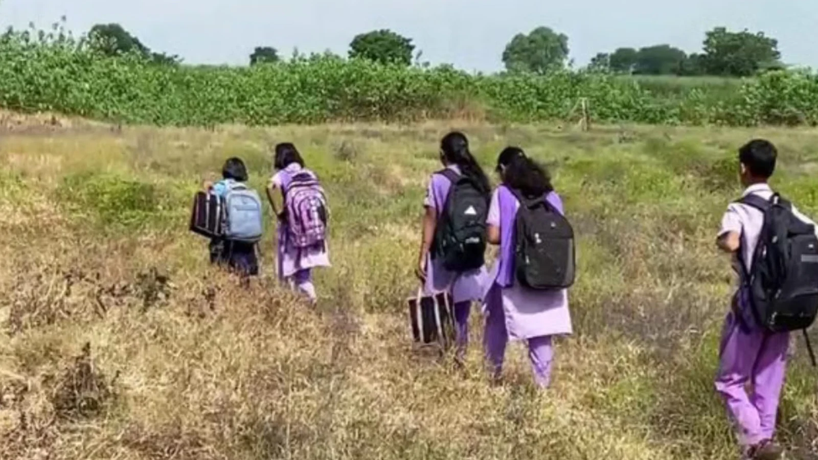 IN: गांवों में 100 लड़कों के मुकाबले सिर्फ 59 लड़कियां 12वीं की पढ़ाई पूरी करती हैं: UNESCO