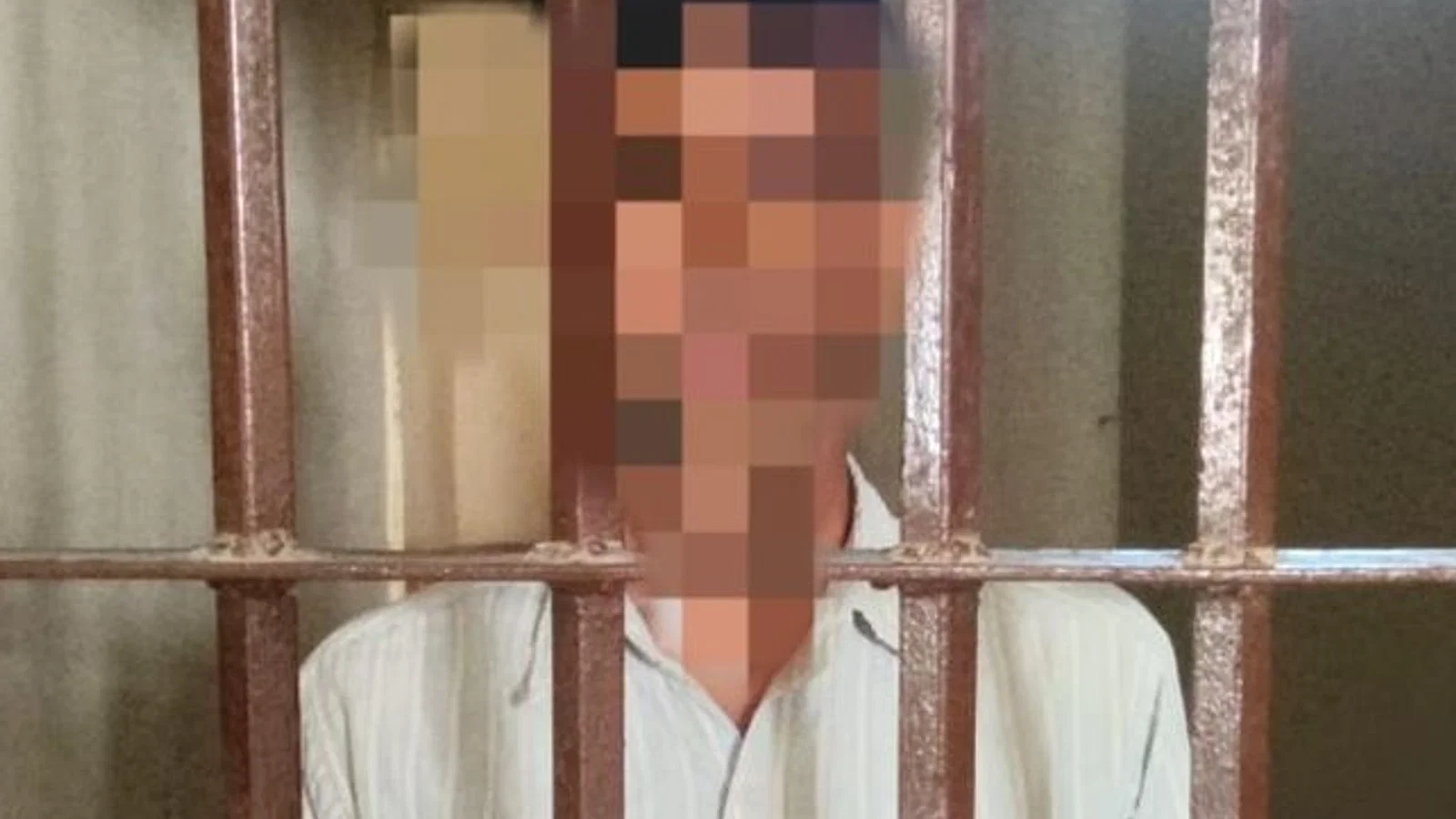 गोरखपुर में छत के रास्ते घर में घुसा चोर: ग्रामीणों ने पीछा कर आरोपी को पकड़ा, पुलिस ने केस दर्ज कर जेल भेजा