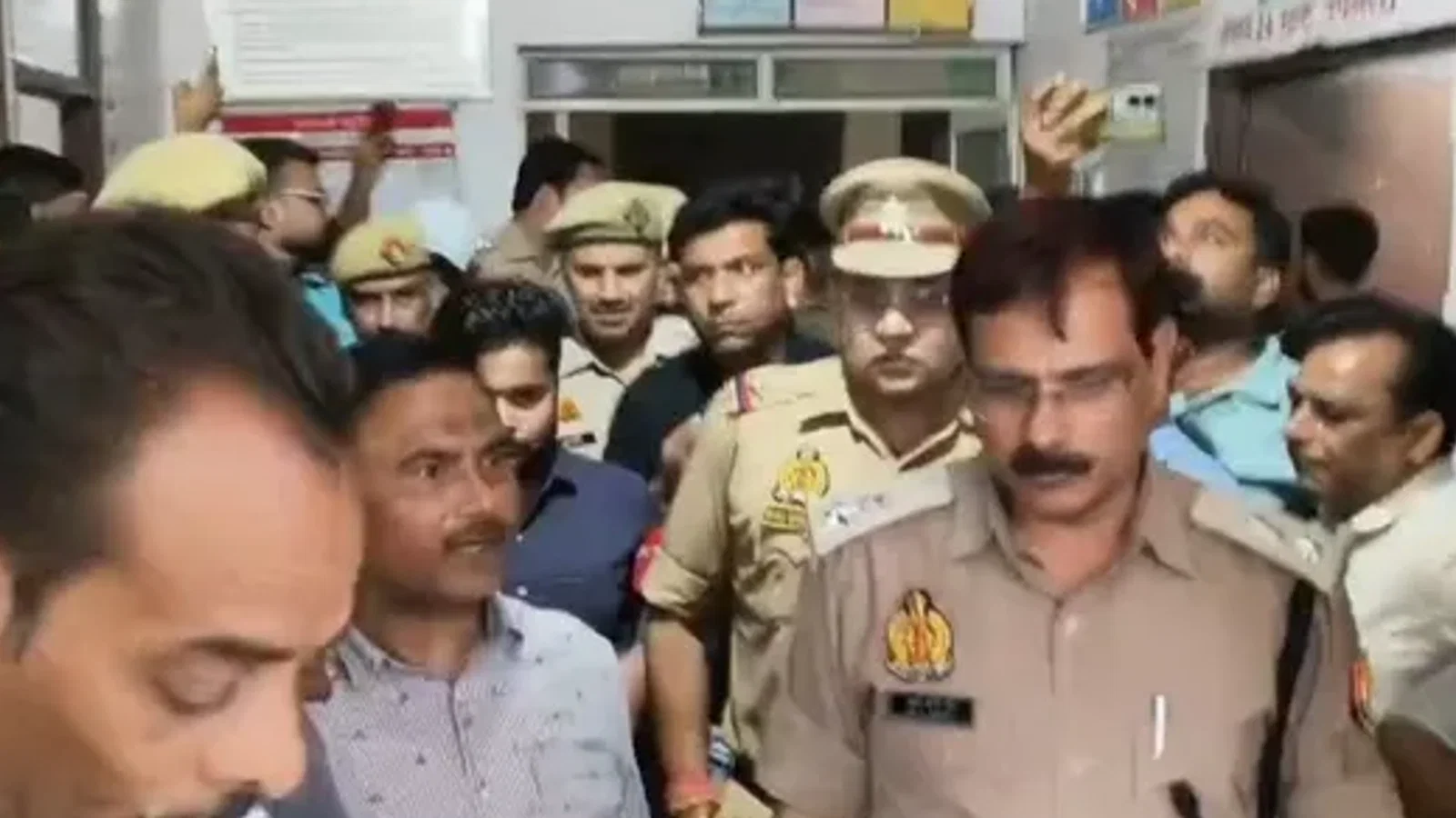 हापुड़ में पत्रकार मोहम्मद नसीम की पीट-पीटकर हत्या, मौके पर पहुंचे एसपी