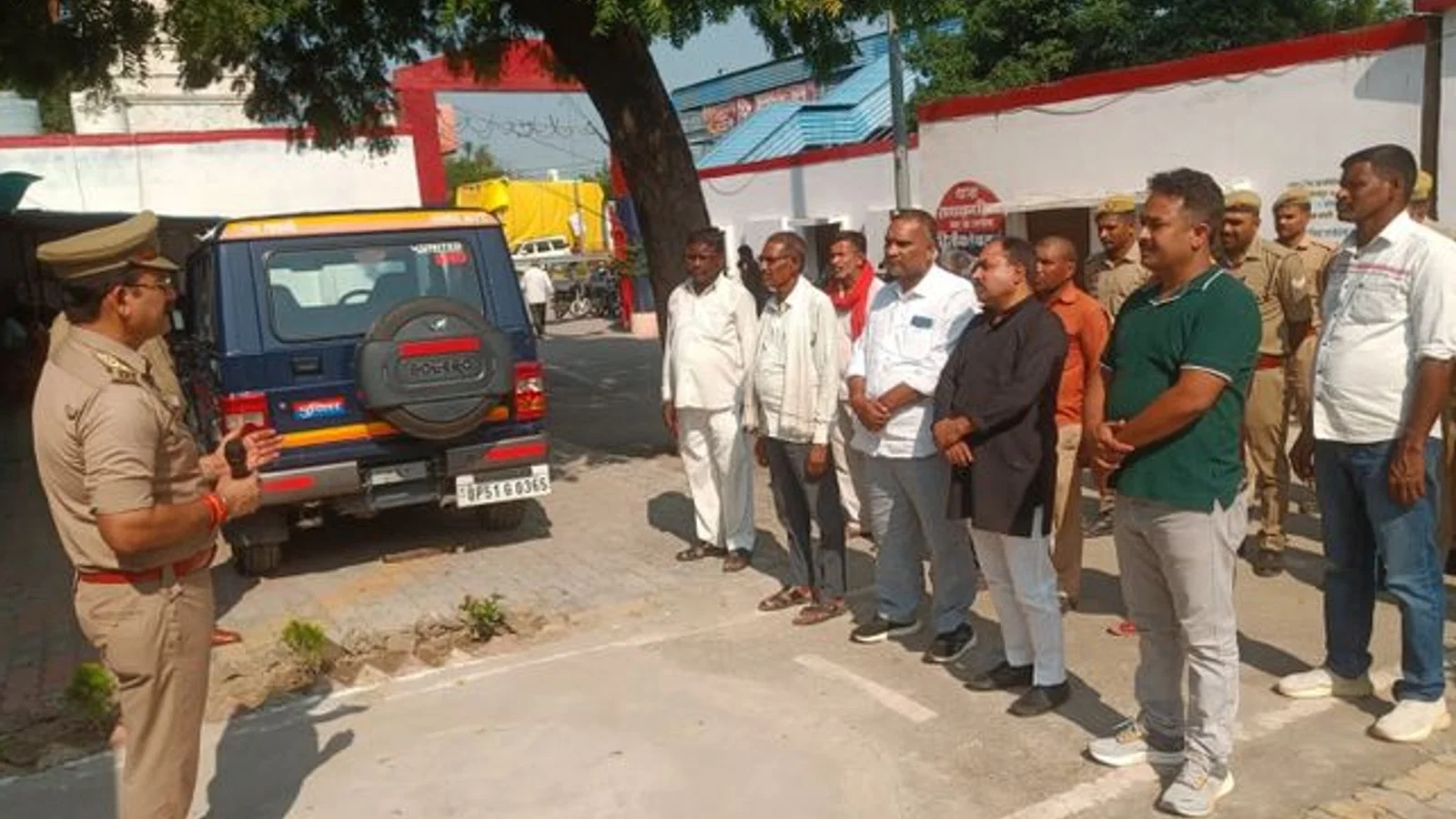 हिस्ट्रीशीटरों को अपराध से दूर रहने की शपथ दिलाई गई: छावनी थाने में परेड कराकर त्योहारों पर शांति बनाए रखने