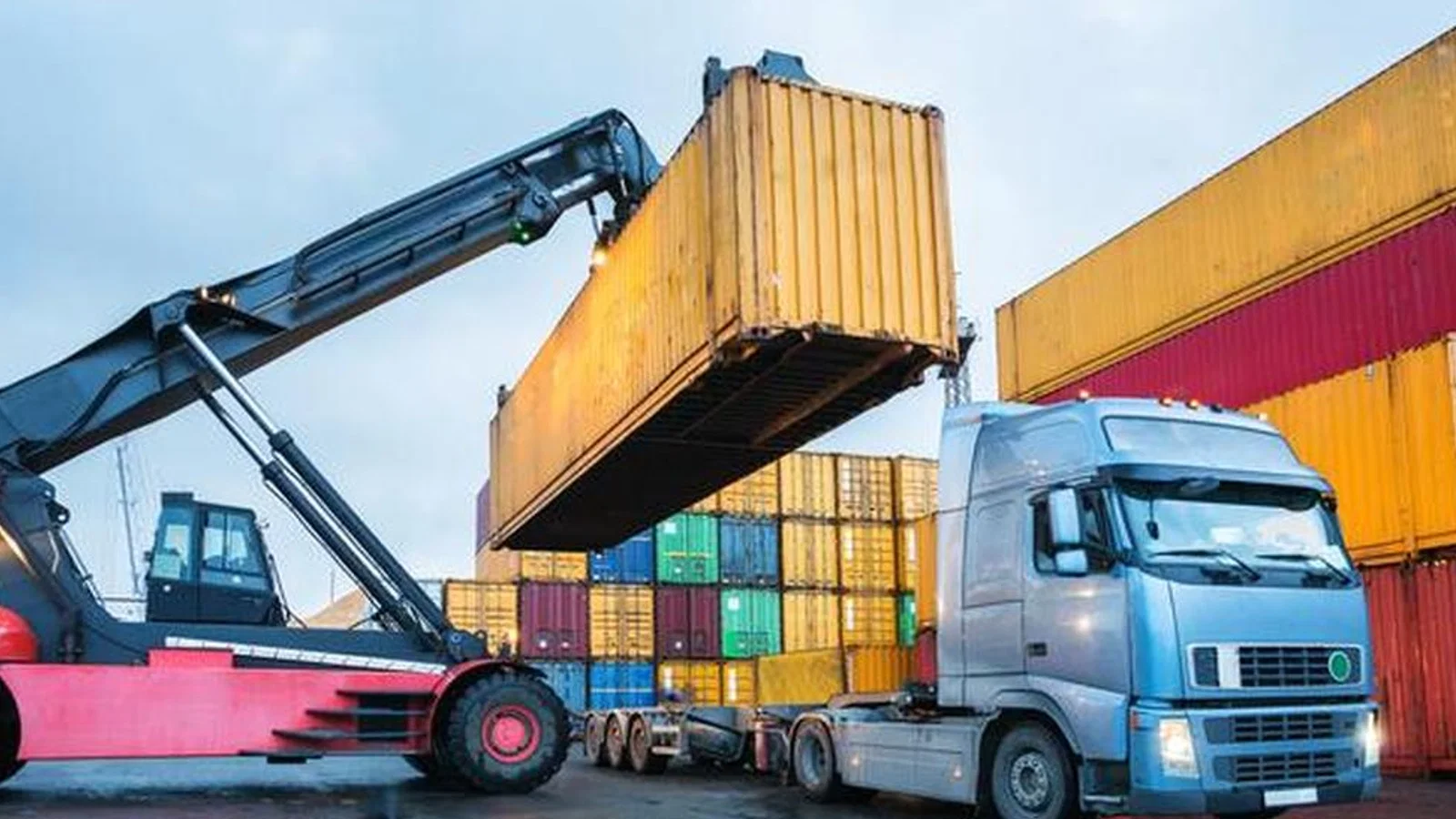 भारत's exports up 23% to $44.4 billion in Sep; trade deficit narrows to $30.21 billion