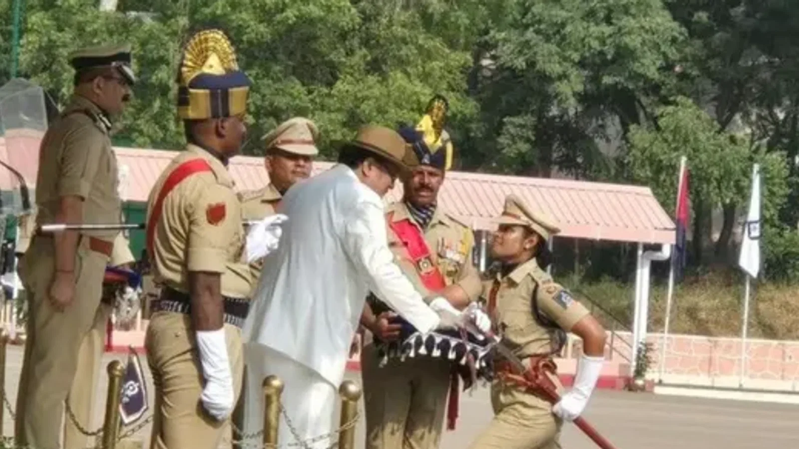 IPS पासिंग आउट परेड में उत्तराखंड के पूर्व DGP की बेटी कुहू गर्ग का जलवा, मिला 'स्वॉर्ड ऑफ ऑनर'