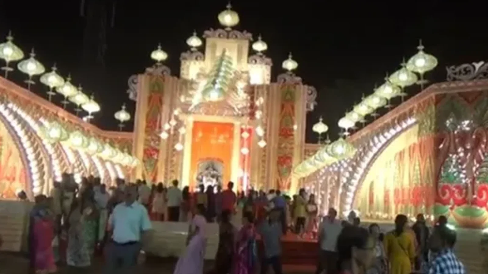 जलपाईगुड़ी: कभी दुर्गापूजा में मनाते थे शोक, अब पंडालों में पहुंच रही असुरों की नई पीढ़ी