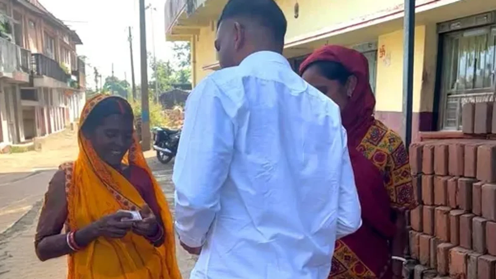 द न्यूज़ 100 डेस्क: झारखंड में 7 माह से वृद्धों की पेंशन बंद, त्योहारी मौसम में विधायक जयराम महतो बांट रहे ‘आशीर्वाद’! से जुड़ा समाचार चित्र