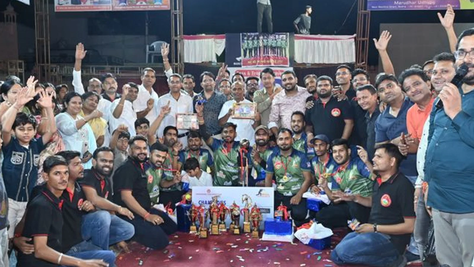 जिला स्तरीय बॉक्स क्रिकेट प्रतियोगिता की चैंपियन बनी माहेश्वरी स्टार्स: यूनिटी क्लब को 10 रन से हराया; विजे