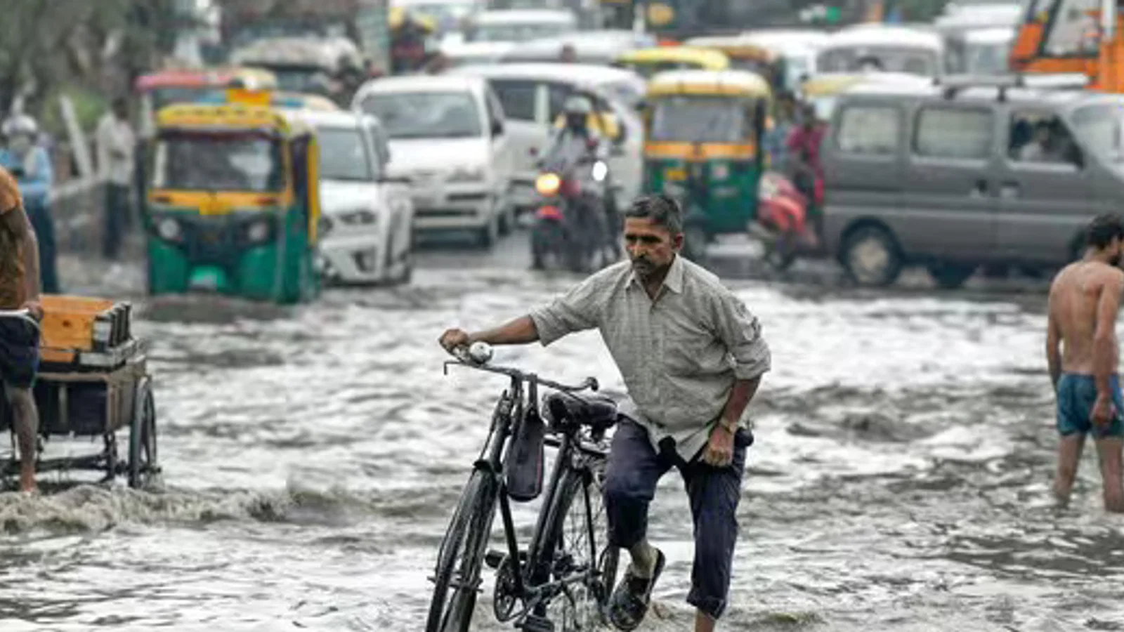 कल का मौसम, 21 अक्टूबर: बुधवार को 12 राज्यों में बारिश का अनुमान, 50-60 की रफ्तार से हवाएं