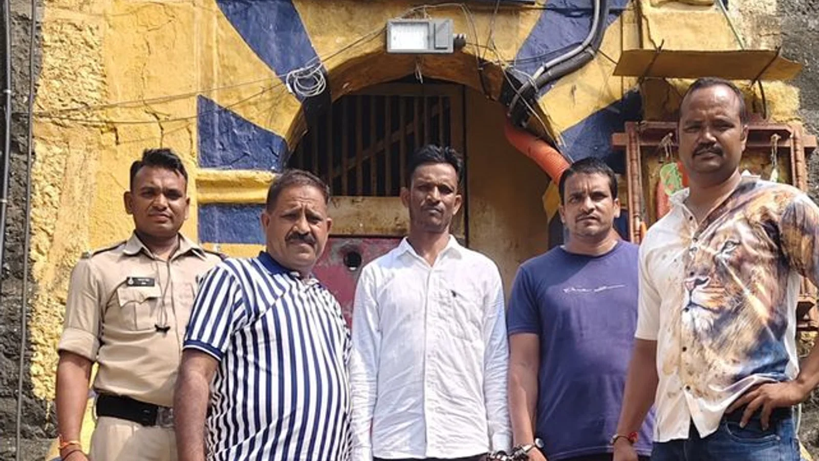 खंडवा में 9 साल पुराने लूट केस के 2आरोपी गिरफ्तार: नाम बदलकर अलीबाग जेल में थे बंद, जमानत पर छूटते ही पुलिस