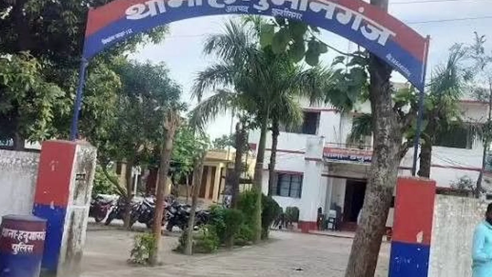 कुशीनगर में 846 ग्राम गांजा मिला, दो पुलिसकर्मी निलंबित: हनुमानगंज पुलिस ने NDPS एक्ट में केस दर्ज किया