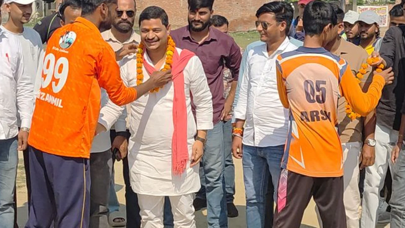लखनऊ टीम ने रहीमाबाद प्रीमियर लीग जीती: जिन्दौर को 7 विकेट से हराया, गौरव मैन ऑफ द सीरीज बने