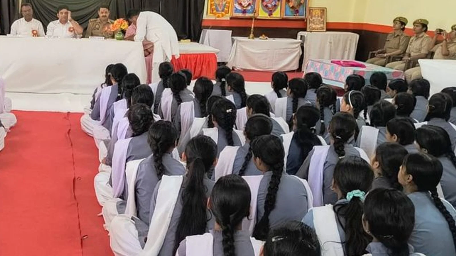 द न्यूज़ 100 डेस्क: महरौनी में छात्राओं को साइबर अपराधों के प्रति किया जागरूक से जुड़ा समाचार चित्र
