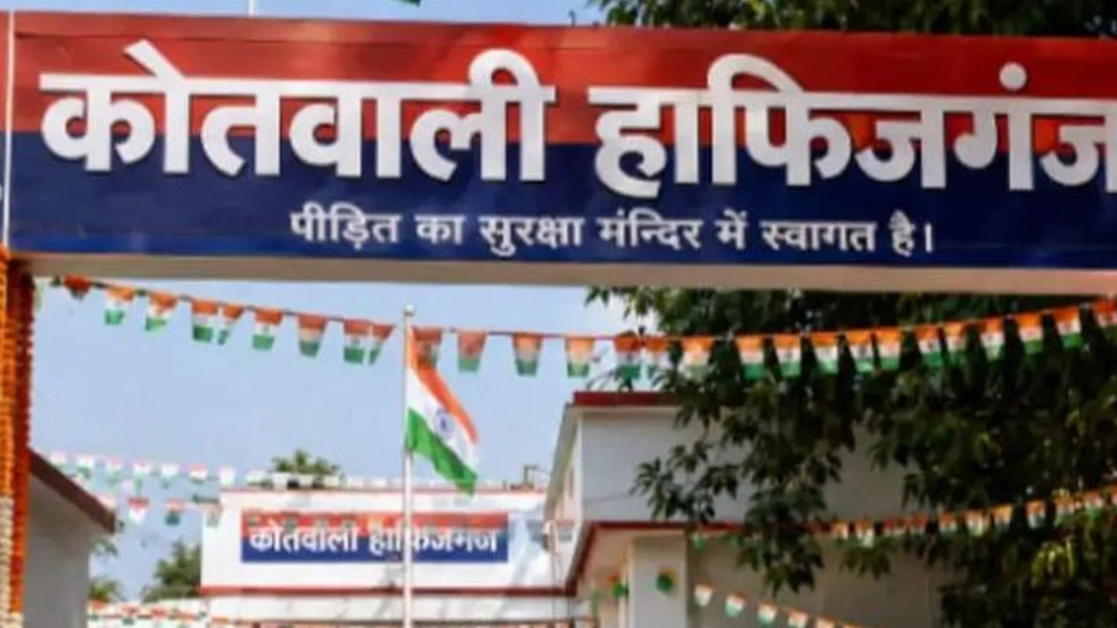 महिला से गाली-गलौज और अश्लील टिप्पणी: जान से मारने की धमकी देने पर दो नामजद समेत तीन पर केस, CCTV में कैद