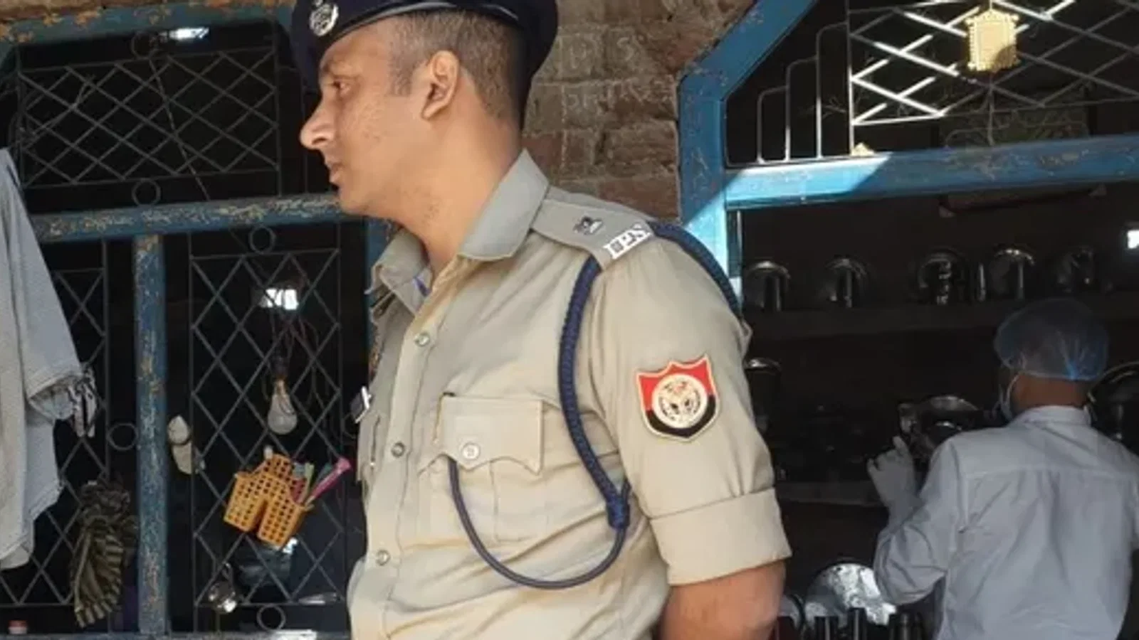 द न्यूज़ 100 डेस्क: मैनपुरी में खेत में घुसने पर मासूम बच्ची को बांधकर पीटा, बचाने आई गर्भवती मां से भी मारपीट से जुड़ा समाचार चित्र