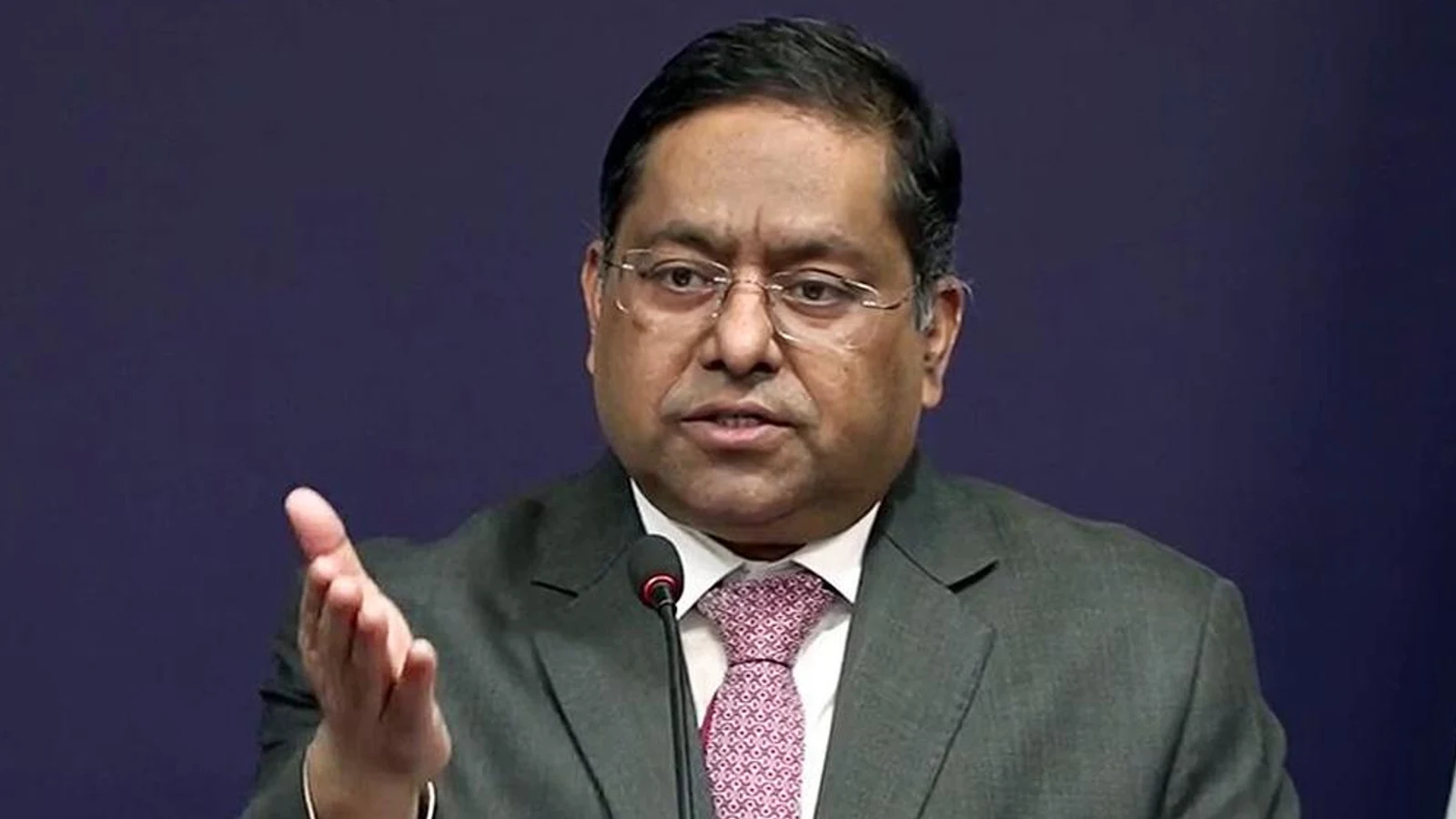 IN: विशेष रिपोर्ट: MEA says U.S. green card suspension measures do not advance shared India-U.S. ambitions पर बड़ी खबर व मुख्य बिंदु